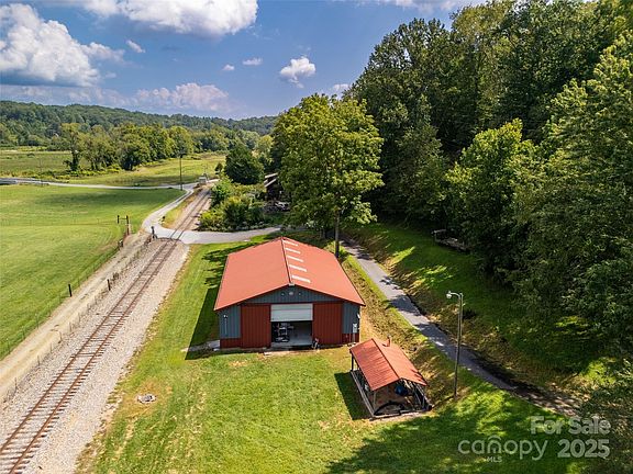 45th image of 50 Holland Ridge Dr