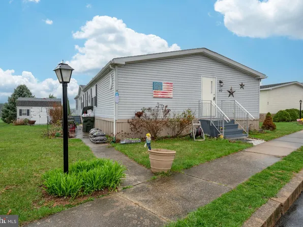 40 Arrowhead Dr, Ephrata, PA 17522