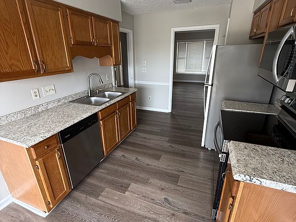 3rd image of 814 Guilford College Rd APT 162