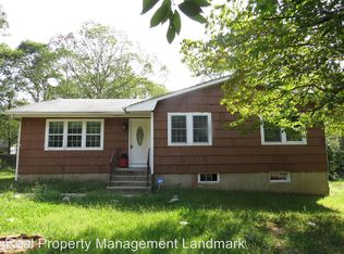 15 Fife Dr, Coram, NY 11727