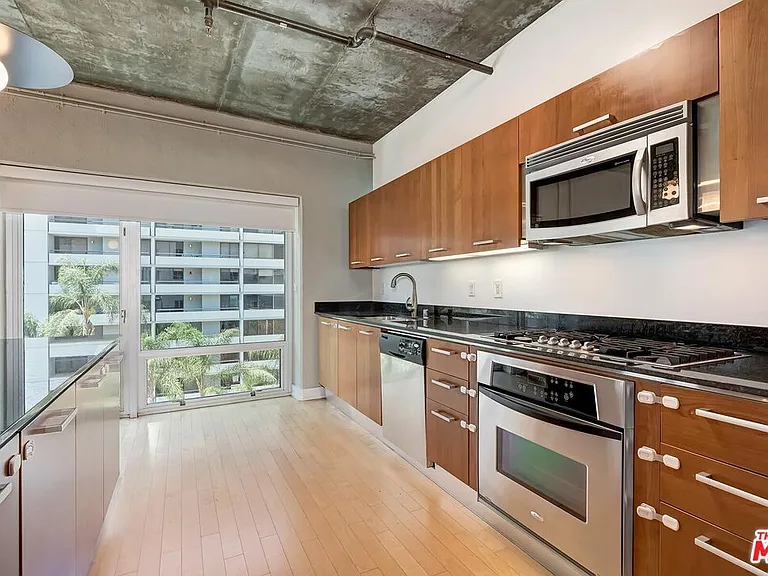 645 W 9th St #500 — Photo 13
