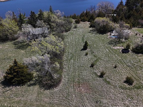 3rd image of 82 Lake Dr