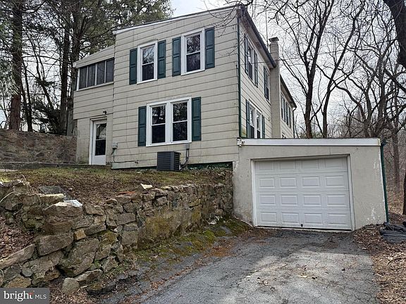 3rd image of 108 Poplar Rd