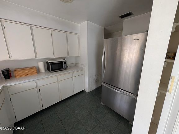 3rd image of 550 Cambridge Cir