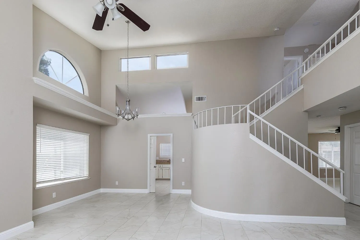 3 bed, 1902 sqft, $2,795 — Photo 4