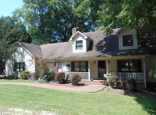 210 Grace St, Mount Airy, NC 27030