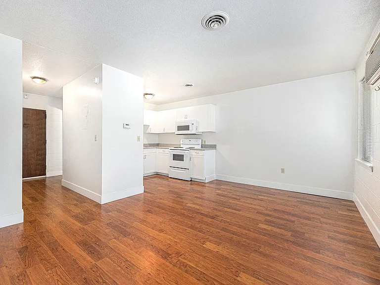 405 Washington St SE — Photo 12