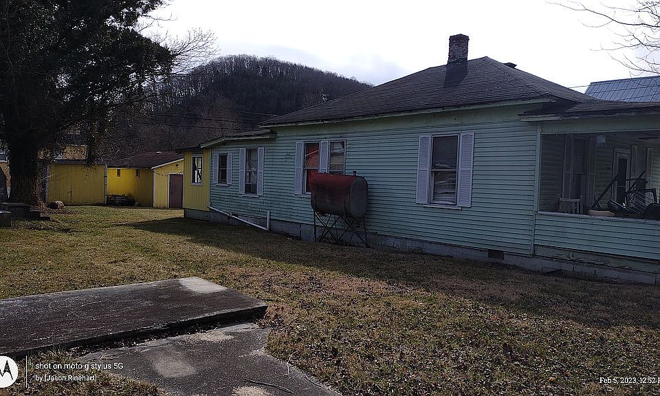 1st image of 929 2nd Ave