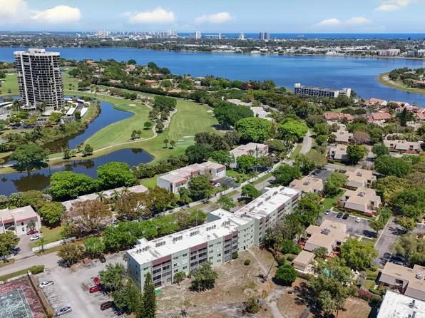 1638 Embassy Drive #208, West Palm Beach, FL 33401