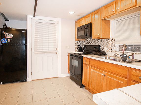 5th image of 3556 W Dickens Ave