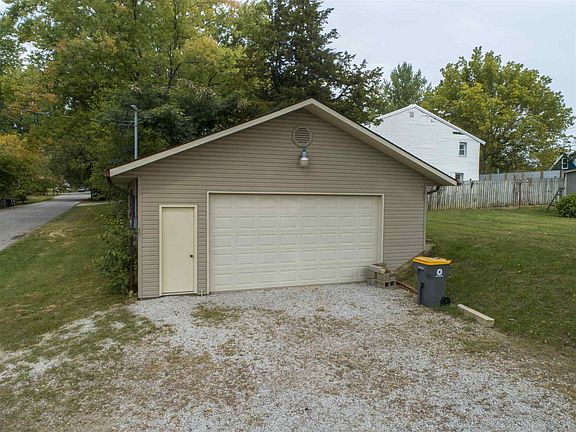 2nd image of 506 W Country Club Dr