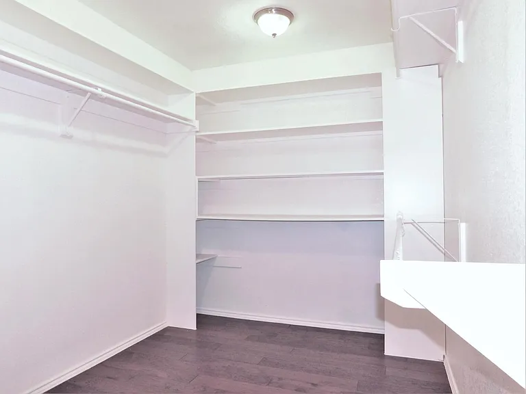 1539 Pickwick Ln — Photo 17