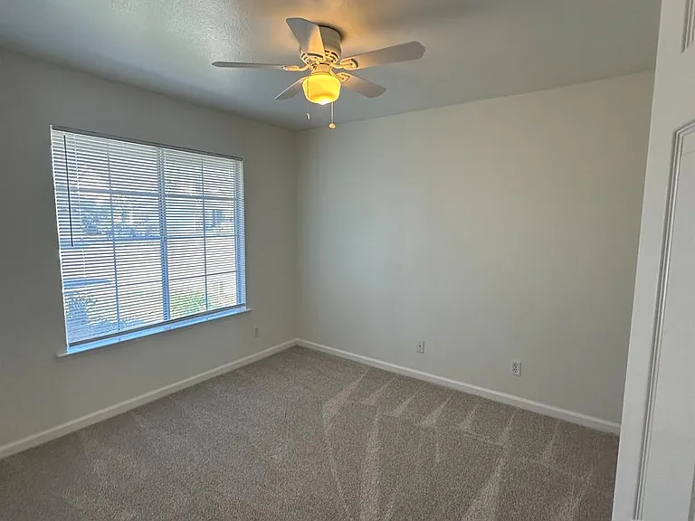 6678 N Western Ave — Photo 27