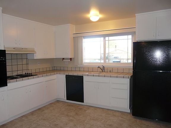 5th image of 3283 Woodcrest Dr