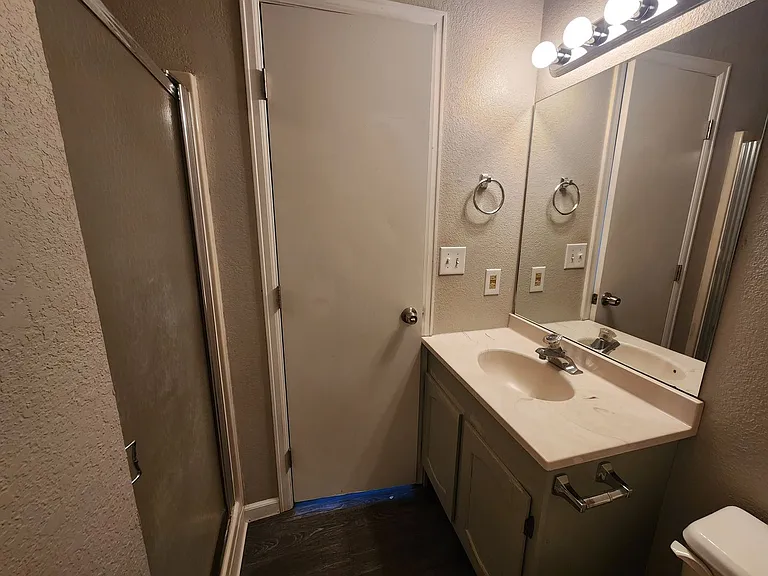 223 N Race St #C — Photo 25