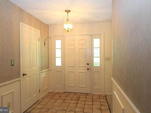 4th image of 1221 Mayberry Ln