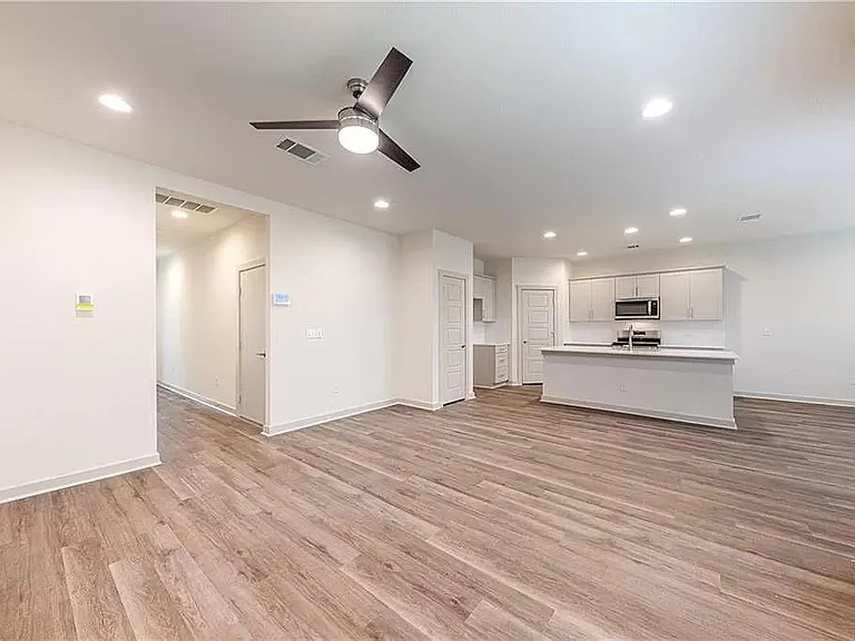 1044 Winnsboro Loop — Photo 4
