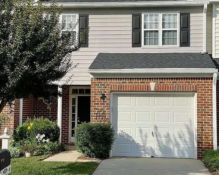 2017 White Pond Ct — Photo 2