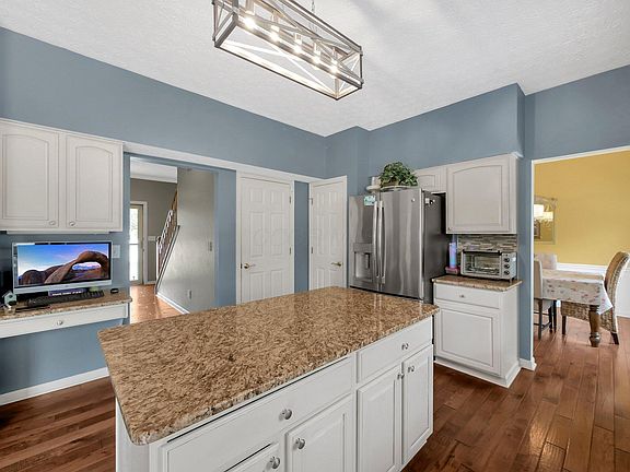 5th image of 6048 Trent Ct