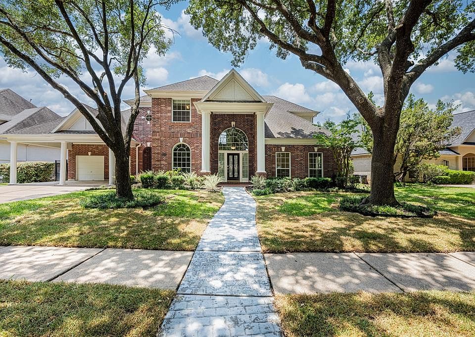 1st image of 18 Fosters Green Dr