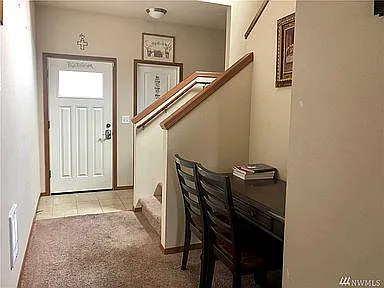 469 NE Nantucket St — Photo 2