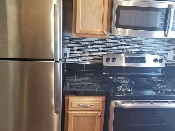 Upgraded Kitchen's with tile backspash