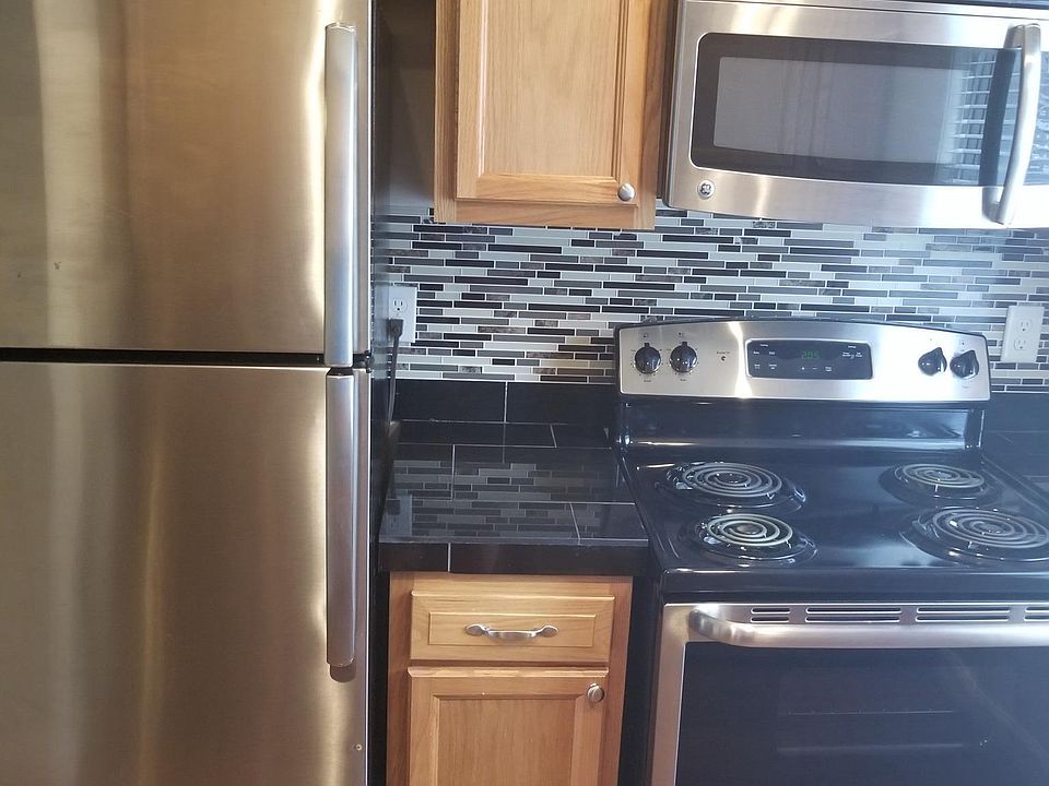 Upgraded Kitchen''s with tile backspash