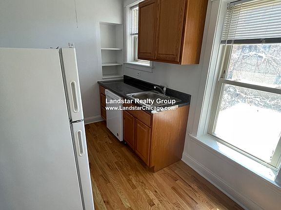 3rd image of 1417 W Farwell Ave #G
