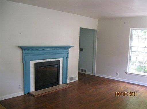 2nd image of 333 E Cowley Ave