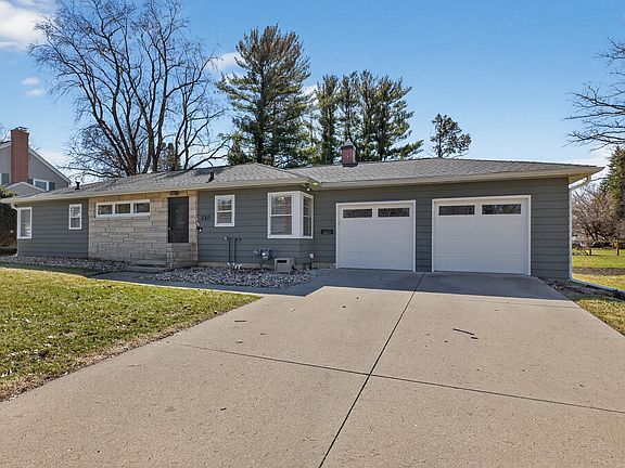 2nd image of 210 Ivanhoe Rd