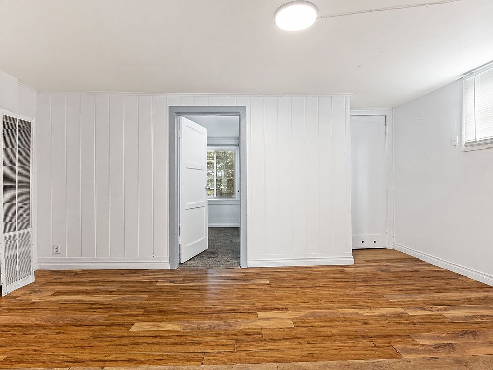 1st image of 22506 7th Ave S APT 6