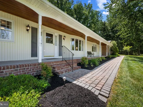 6 Stonehurst Rd, Phoenix, MD 21131