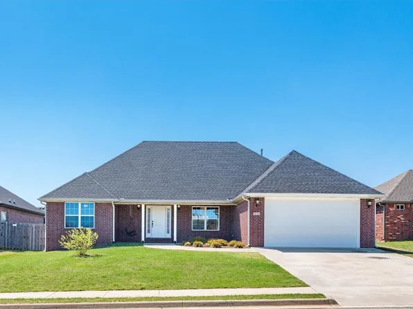 204 Monroe St, Centerton, AR 72719