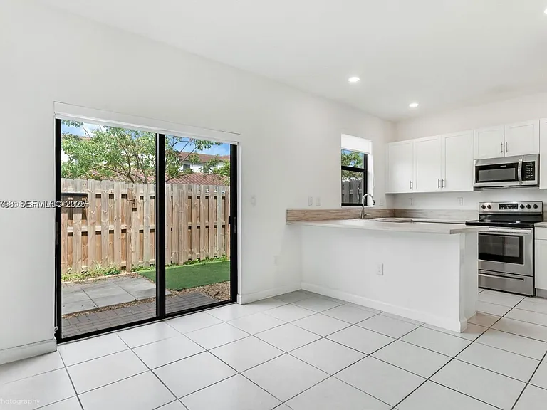 21071 NE 8th Ave — Photo 7