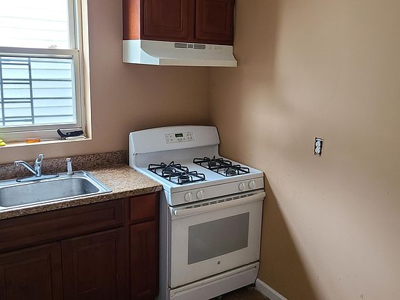 5th image of 46 John St #46