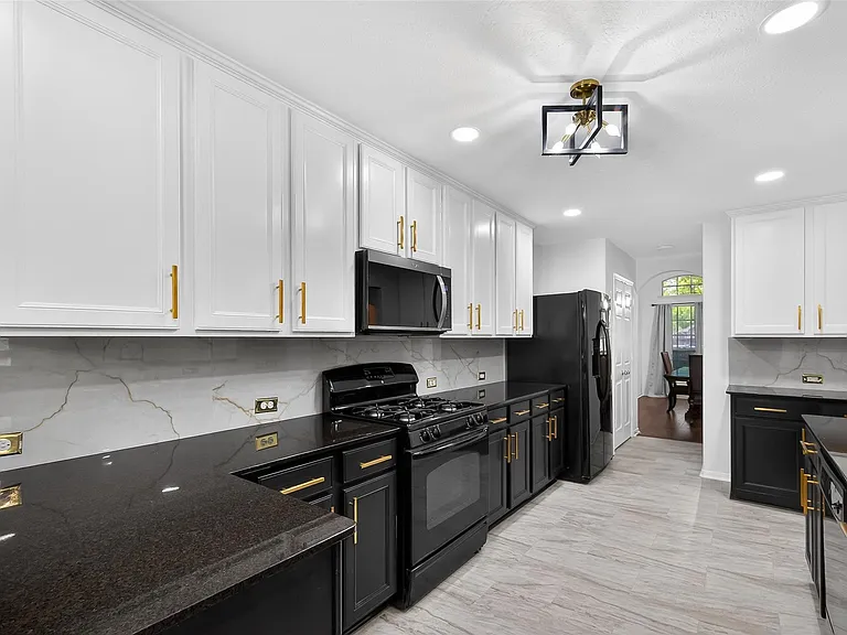 15807 Sonoma Park Dr — Photo 12