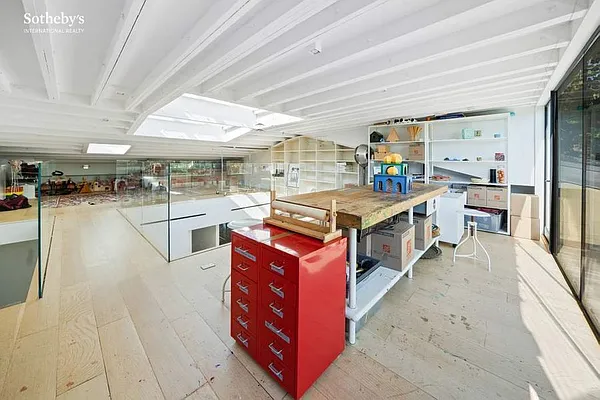 Sold by Sotheby's International Realty | media 37