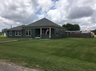 302 W Baltimore Ave, Seadrift, TX 77983