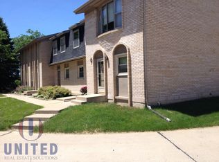 1825 Indian Hills Dr, Sioux City, IA 51104