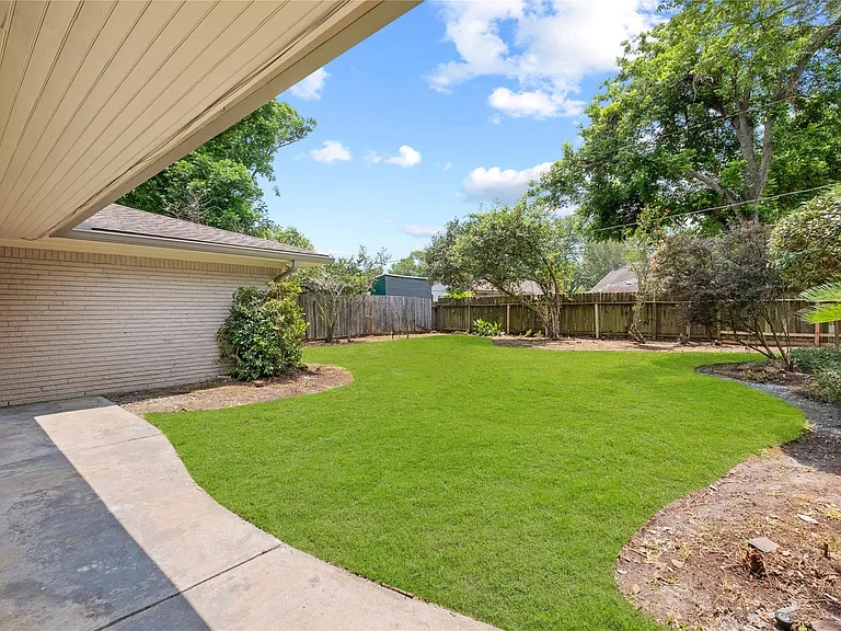 8307 Braesview Ln — Photo 27