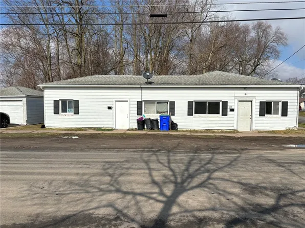 400 W Oak Orchard St, Medina, NY 14103