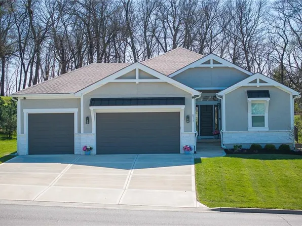 517 Southshore Dr, Greenwood, MO 64034