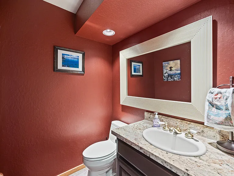 724 Conifer — Photo 26