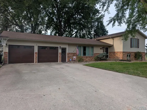 1531 Sunrise Ct, Sheldon, IA 51201