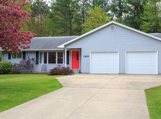 1919 N Greenmeadow Ct, Sanford, MI 48657