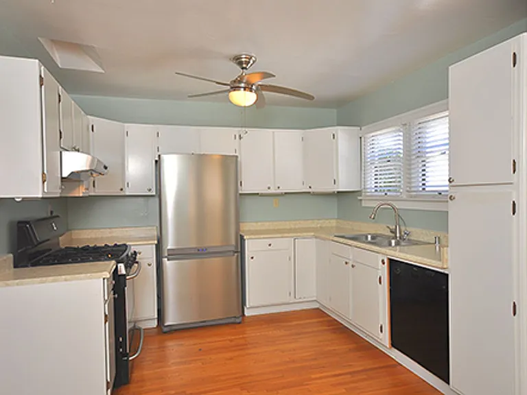 702 Leonard Ave — Photo 5