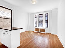 347 W 55th St