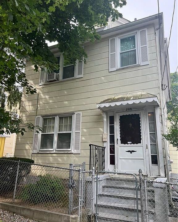 1st image of 208 N 8th Ave