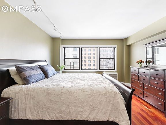 5th image of 205 E 77th St APT 9G