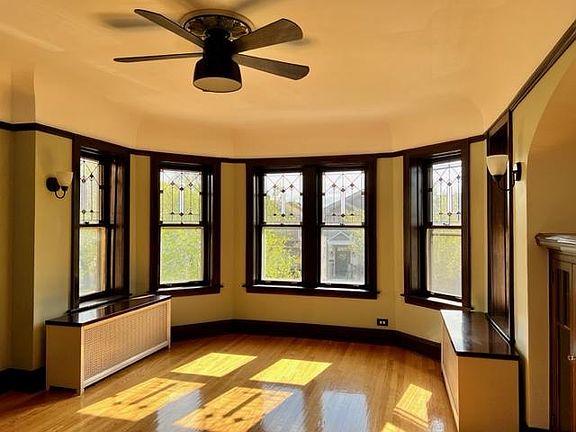 2nd image of 5858 N Melvina Ave #2